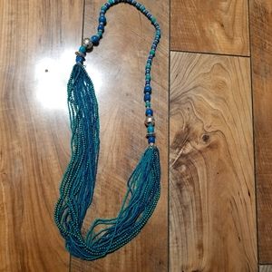 Long necklace with accebt beads